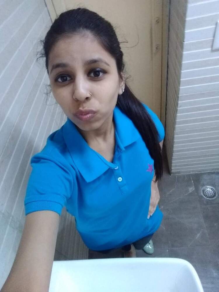 Indian dental clinic receptionist nude selfies 1