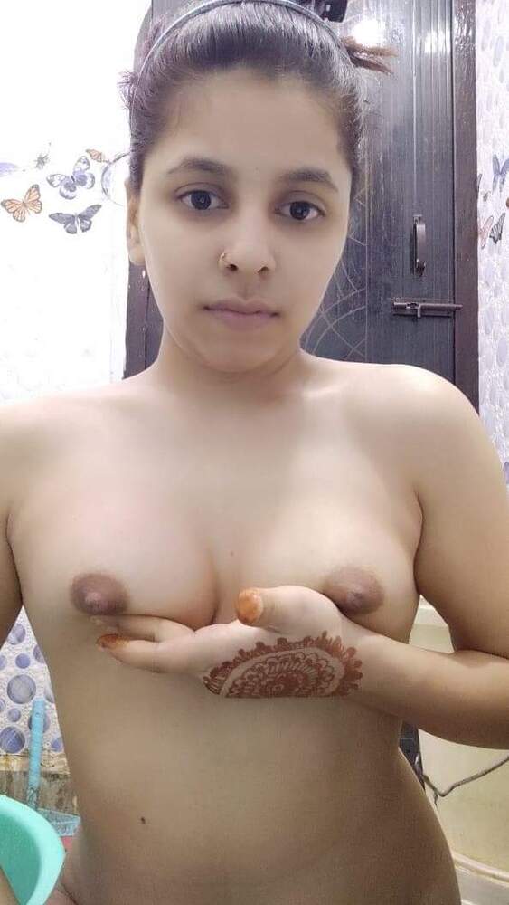 Indian dental clinic receptionist nude selfies 4