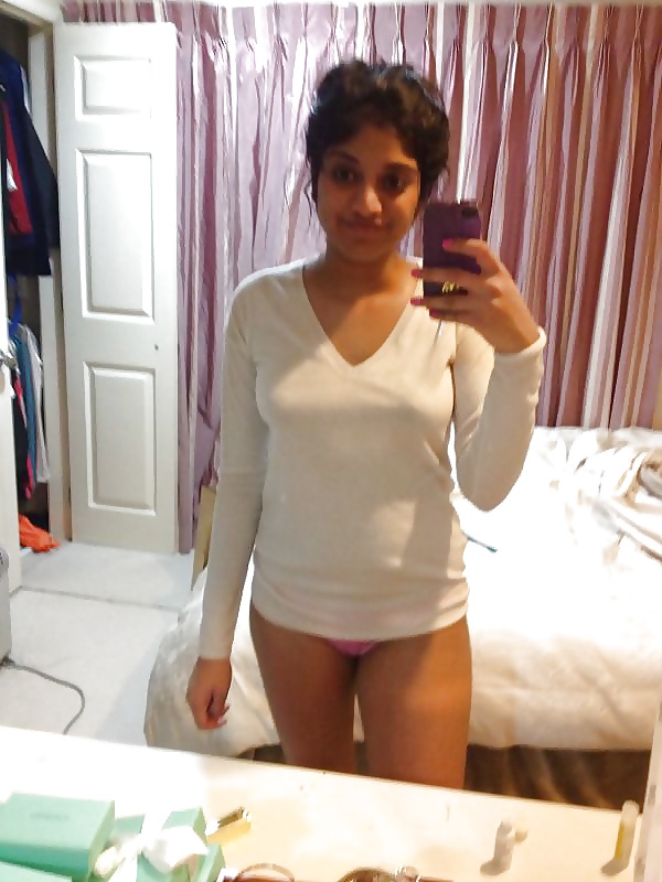 Indian GF nude selfies 1