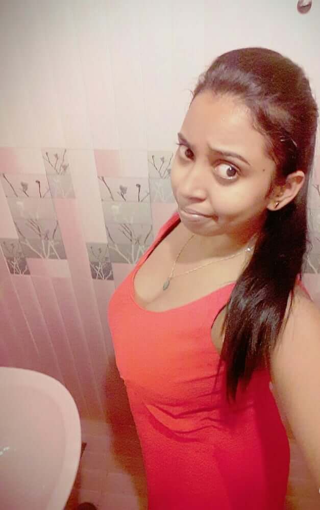 Indian girl boobs pic gonna make your dick hard 2