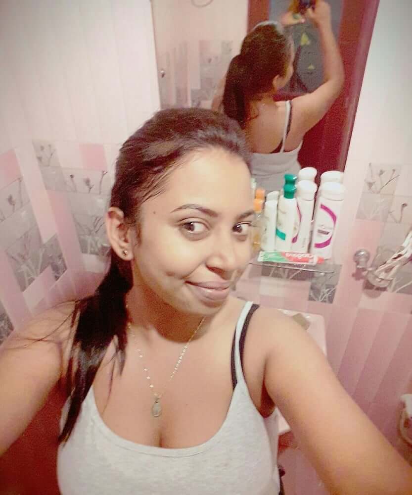Indian girl boobs pic gonna make your dick hard 4