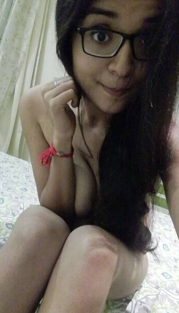 Indian girl boobs selfie pictures shared with boyfriend 5