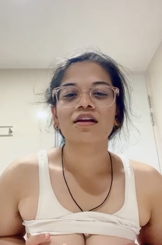 Indian girl fingering videos and photos exclusive 3