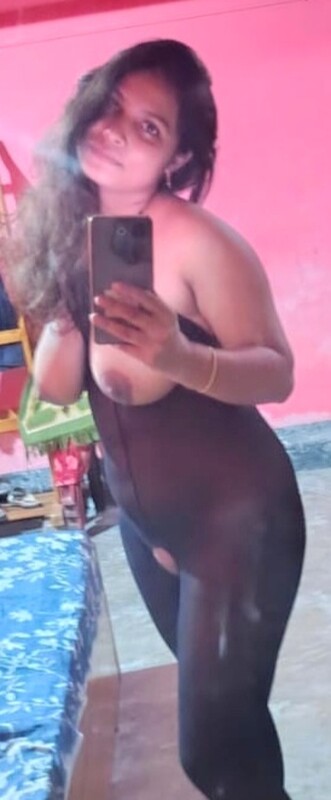 Indian girl in lingerie posing nude in sex mood 1