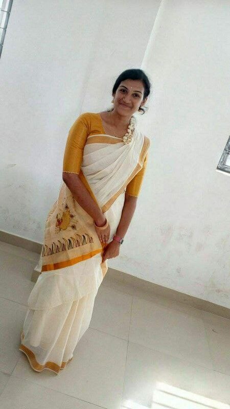 Indian girl in saree revealed her naked curves 2