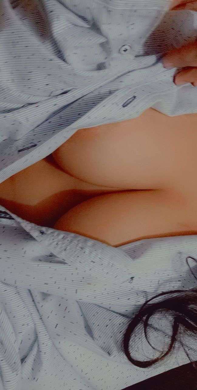 Indian girl in shirt has shown naked round boobs 3