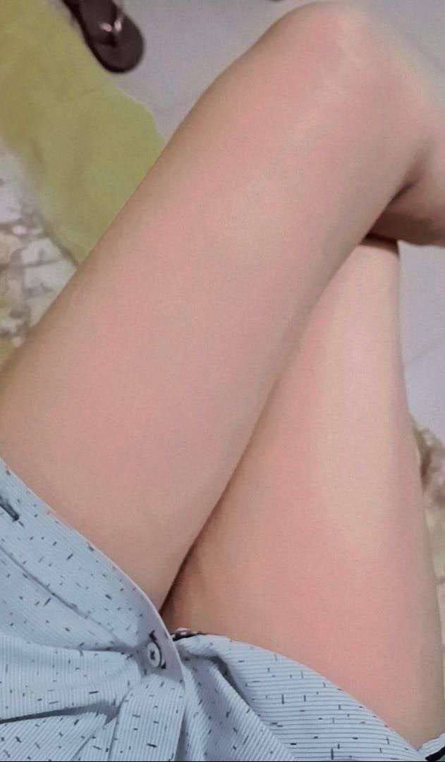 Indian girl in shirt has shown naked round boobs 4