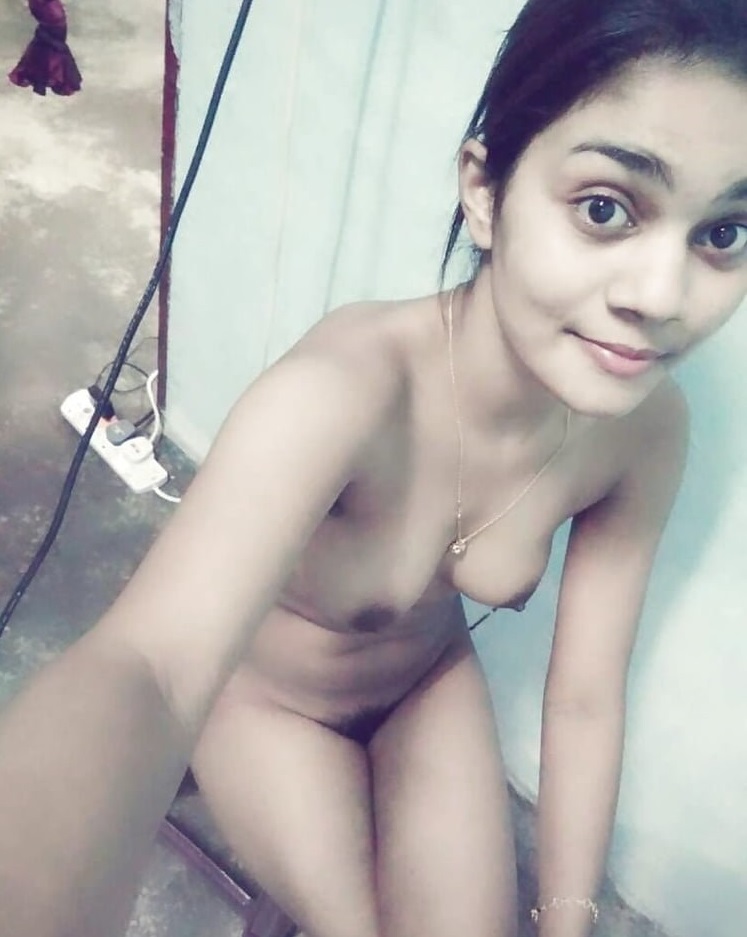 Indian girl natural tits pics 5