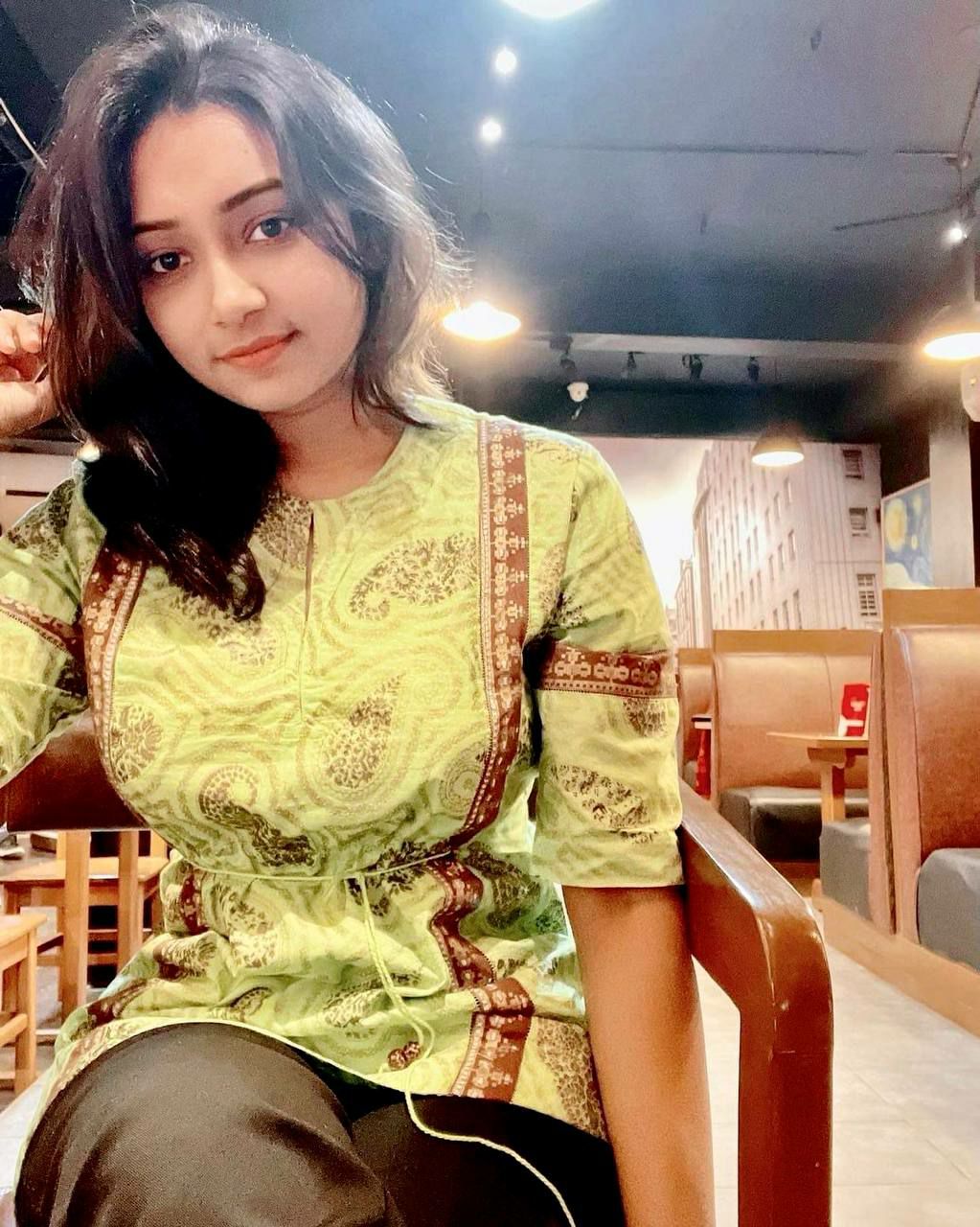 Indian girl showing big boobs and bushy pussy 1