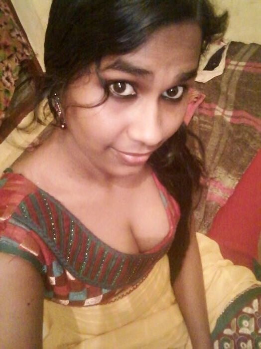 Indian girl showing her big tits 5