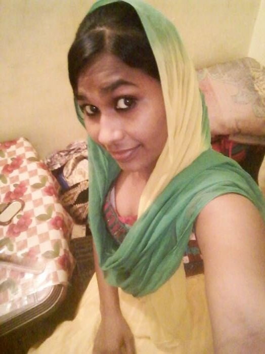 Indian girl showing her big tits 6