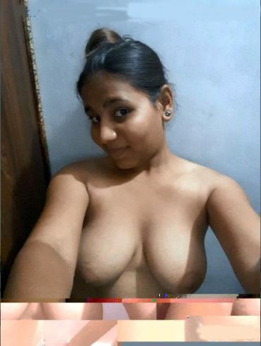 Indian girl topless boobs showing selfie pics 4