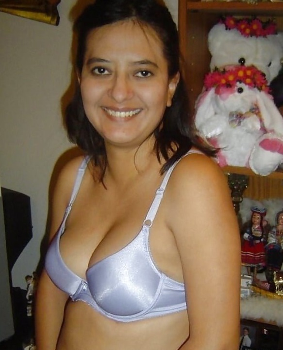 Indian Milf Bhabhi full nude pics 7