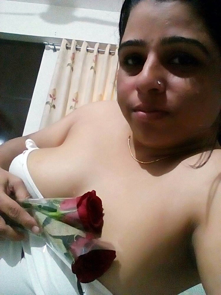 Indian Milf Bhabhi nude pics 1