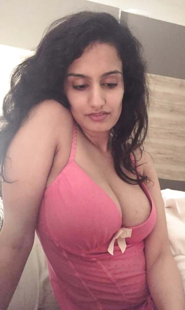 Indian nude pics of a sexy hot big boobs office girl 4