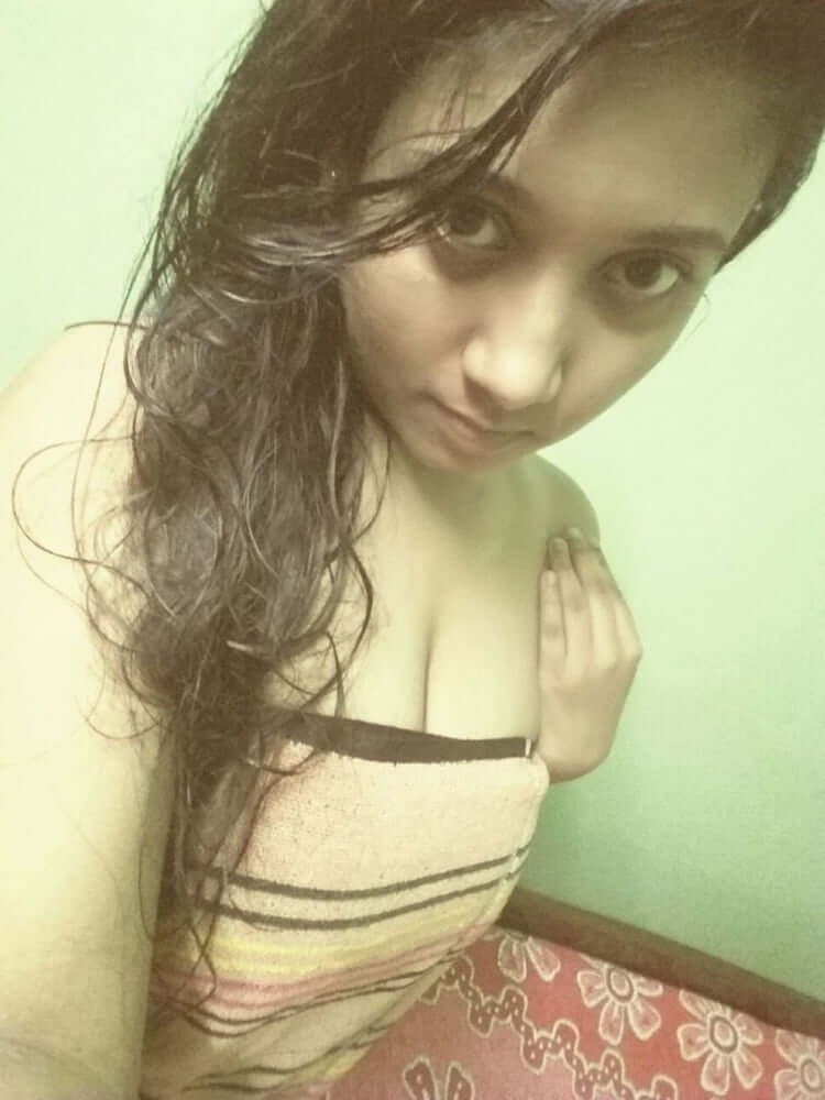 Indian nude show pics of a gorgeous college girl 8