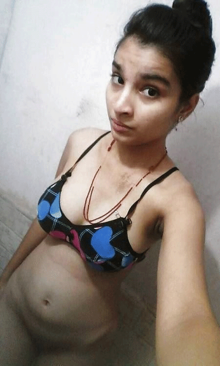 Indian nude teen girl strips her clothes 1
