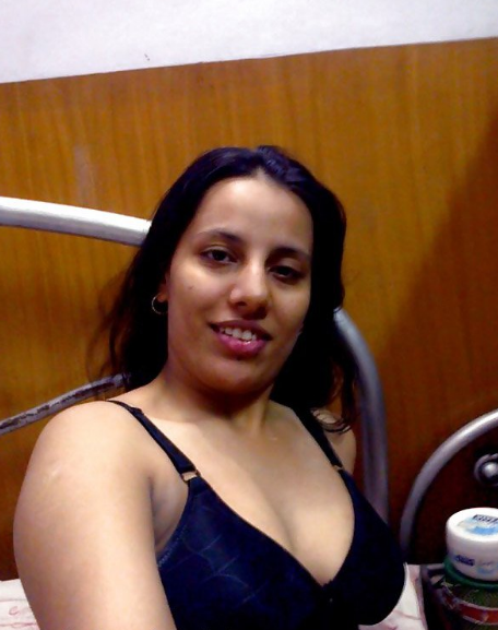 Indian porn babe Ziya Desi sexy selfie pics 1