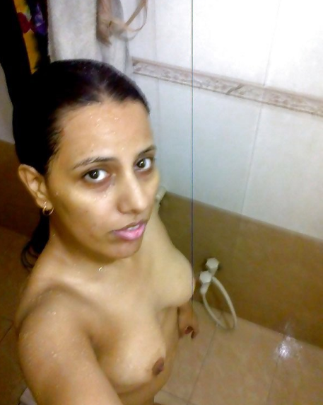 Indian porn babe Ziya Desi sexy selfie pics 2
