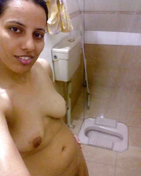 Indian porn babe Ziya Desi sexy selfie pics 6