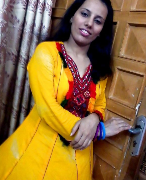 Indian porn babe Ziya Desi sexy selfie pics 8