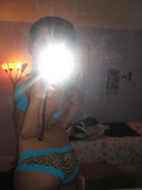 Indian sex photos of an Indian teen exposing herself 2