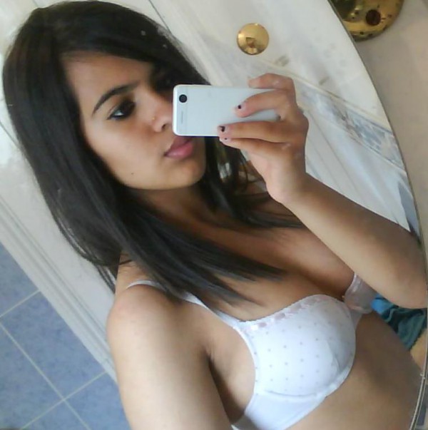 Indian sex photos of an Indian teen exposing herself 3