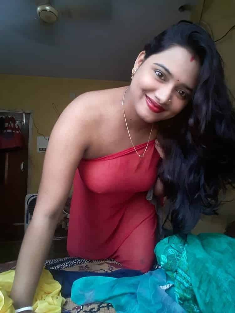 Indian sex photos of desi bhabhi fucking with lovers! 2