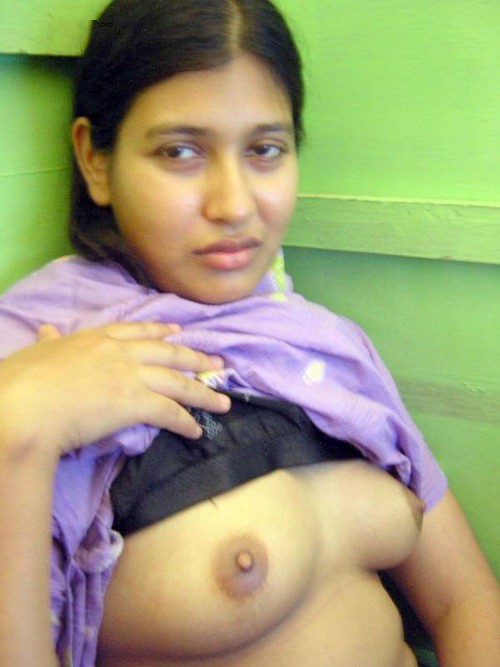 Indian sex photos of horny bhabhi having fun with their husband’s 4