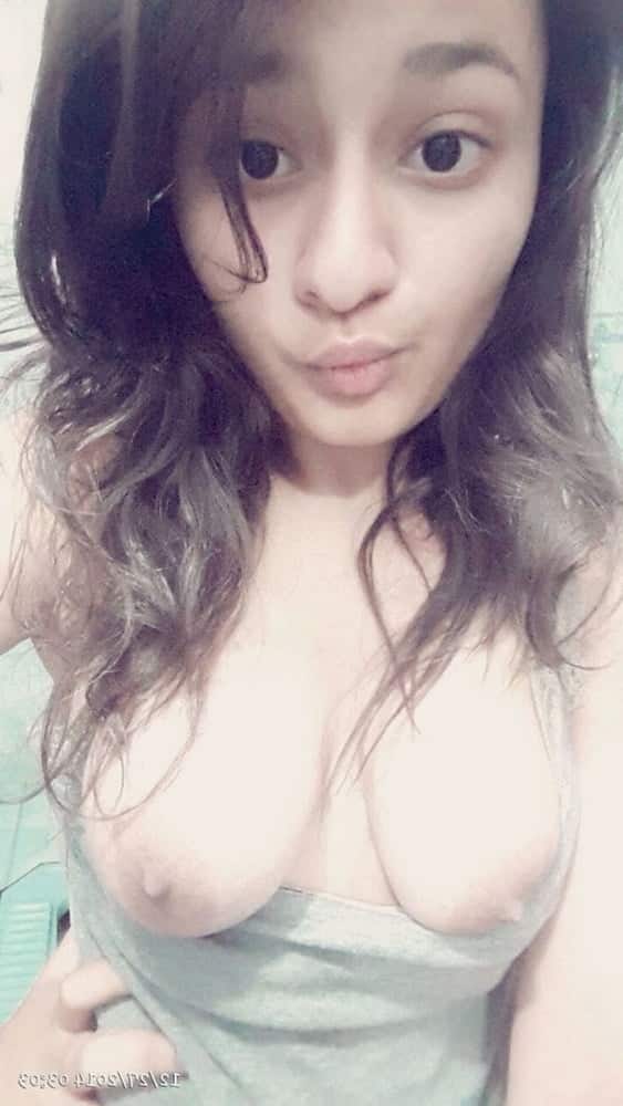 Indian sex photos of hot young call-girl in hotel leaked 1