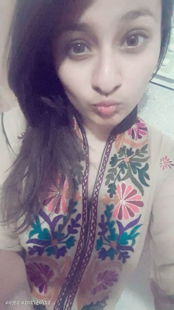 Indian sex photos of hot young call-girl in hotel leaked 2