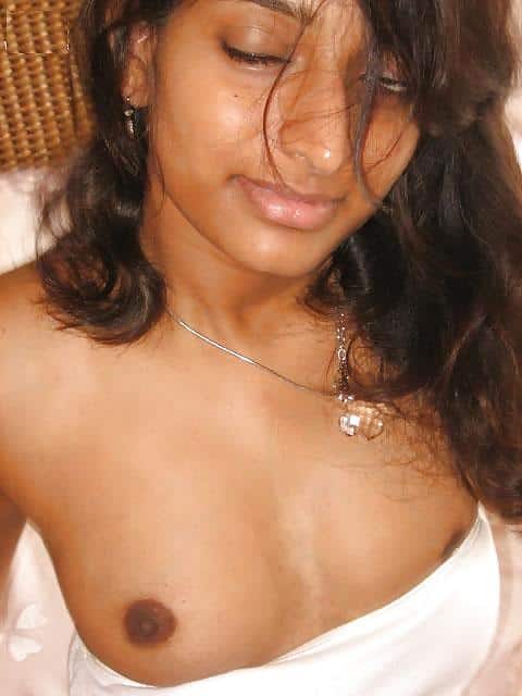 Indian sex photos of naked college girlfriends gone viral 3