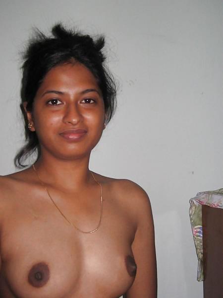 Indian sex photos of naked college girlfriends gone viral 4