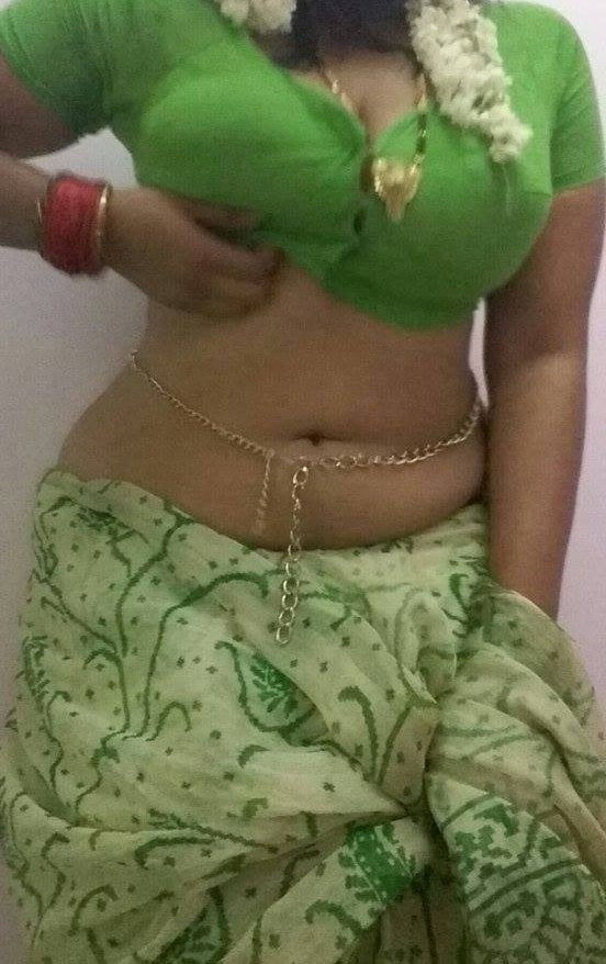 Indian sex photos of secretary in Saree sucking cock 2