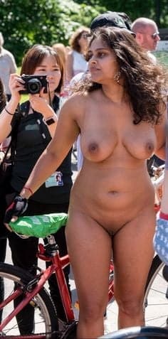 Indian sex photos of sexy bhabhi teasing and seducing 4