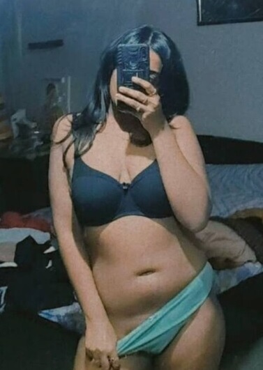 Indian slim and sexy figure nude pussy fingering 3