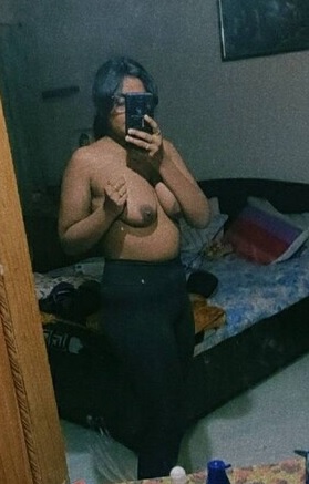Indian slim and sexy figure nude pussy fingering 4