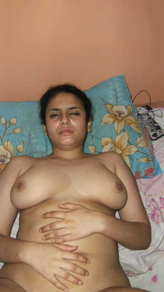 Indian slut nude pics to test your sex mood 1