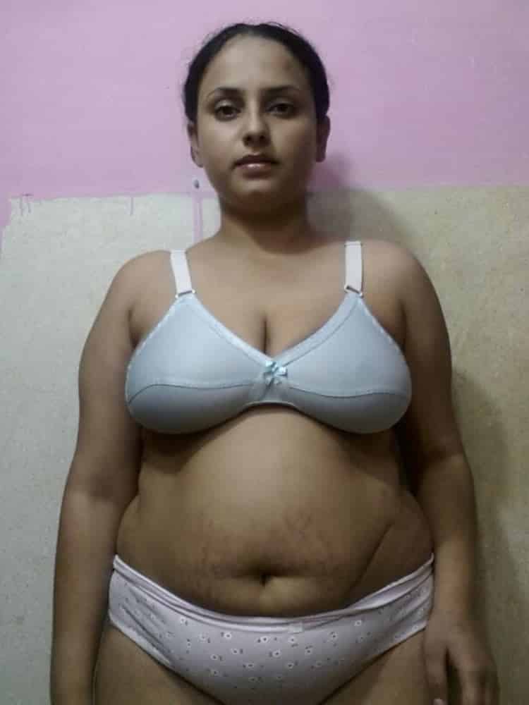 Indian slut nude pics to test your sex mood 4