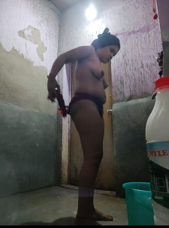 Indian TikTok girl nude bathing photos exposed 7