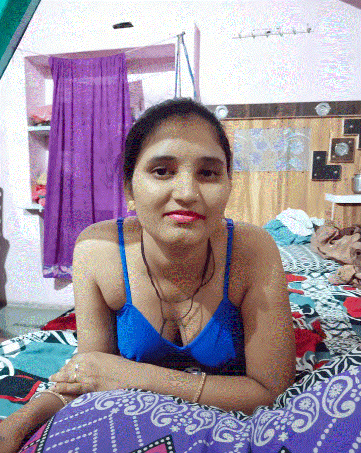Indian village Bhabhi nude pics 10