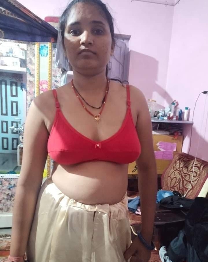 Indian village Bhabhi nude pics 7