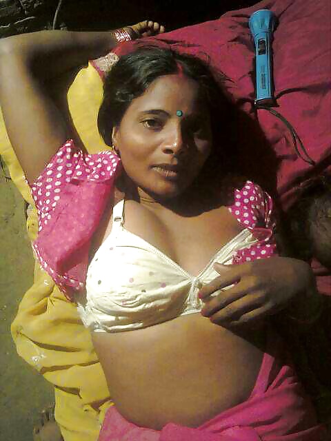 Indian village wife nude photos leaked by neighbor guy 6