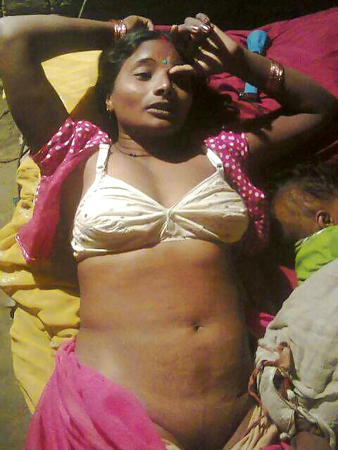 Indian village wife nude photos leaked by neighbor guy 7
