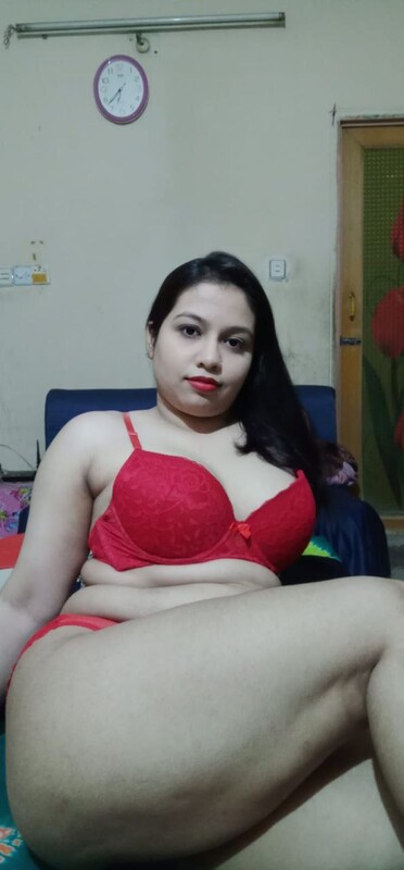 Indian viral bhabhi nude posing for sex with lover 3