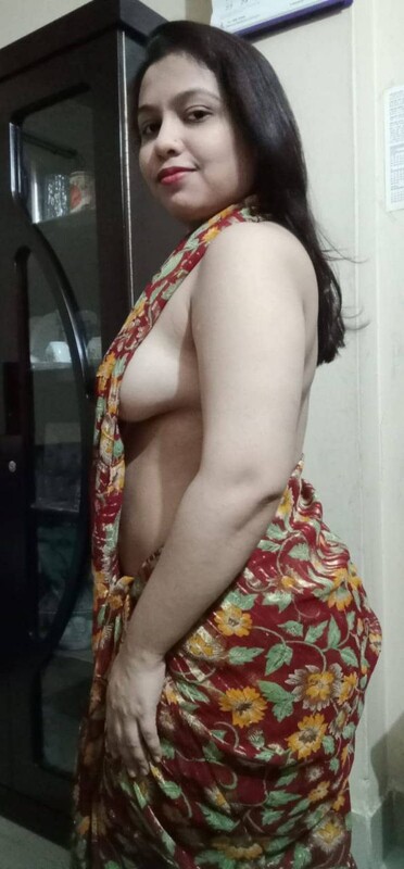 Indian viral bhabhi nude posing for sex with lover 4