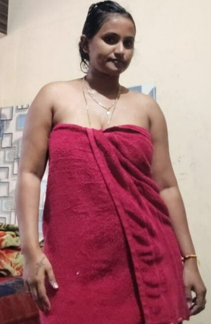 Indian wife after bath removes towel and shows wet nude 1