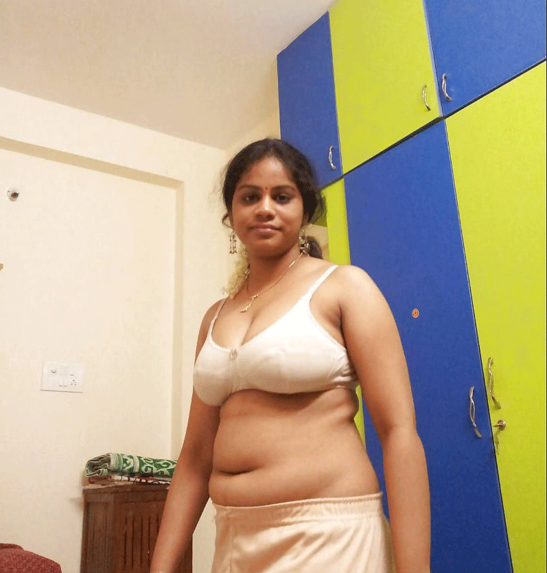 Indian wife nude photo session goes viral 2