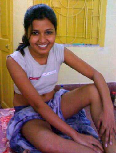 Indian XXX photos of desi college girls showing off their sexy body 1