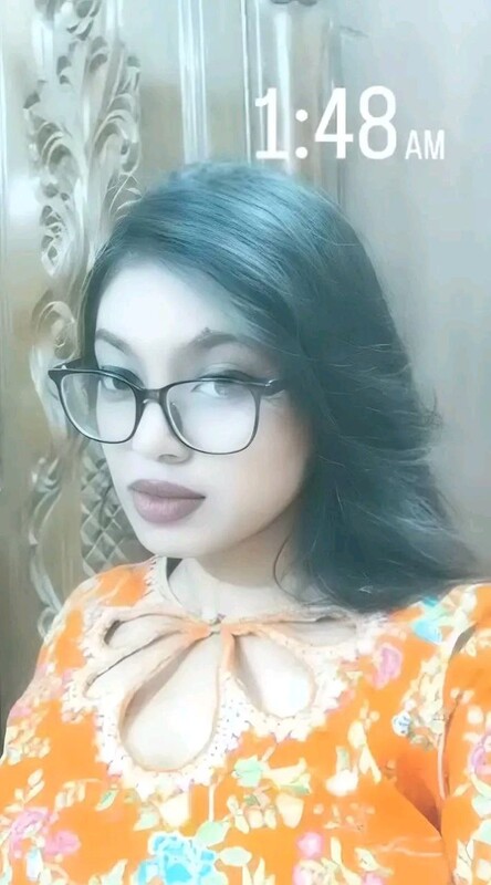 Innocent desi girl in glasses nude hot photos 1